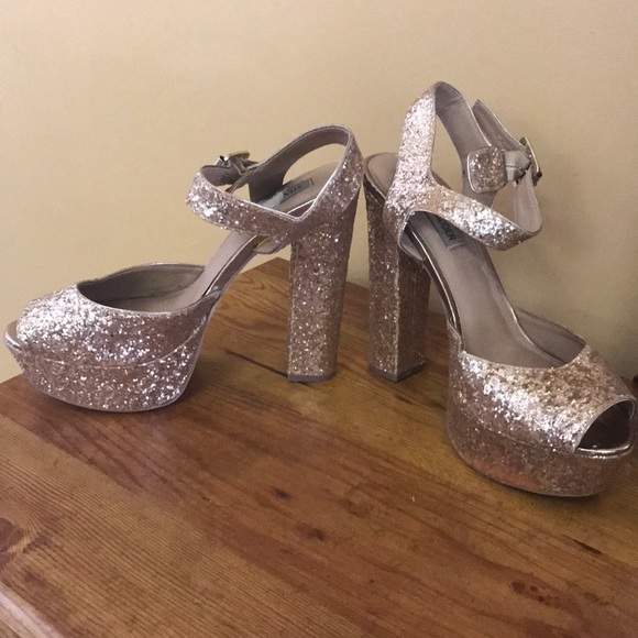 Steve Madden Jillyy Gold Block Platform Heel - Picture 2 of 7